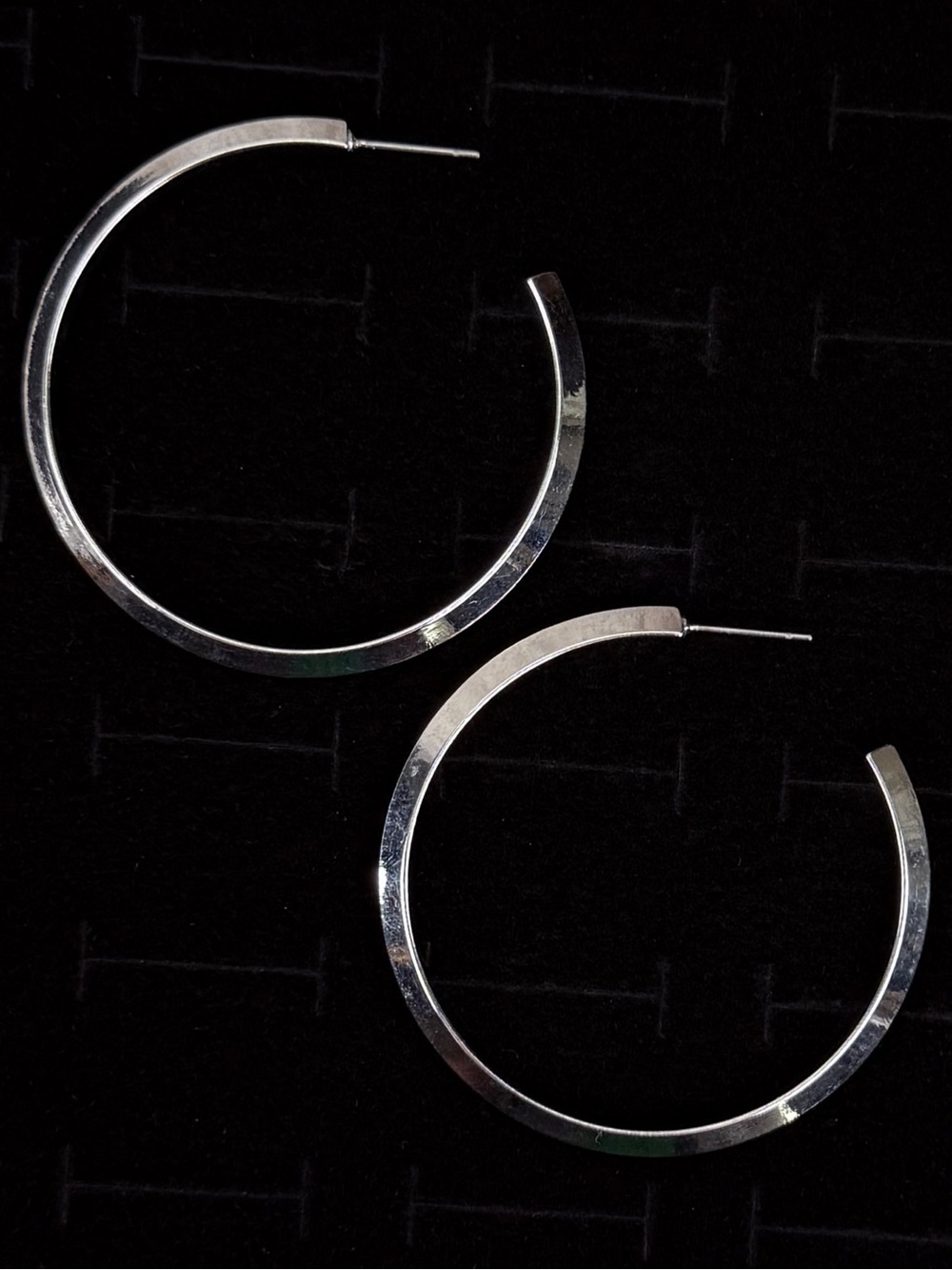 Vintage Large Silvertone open hoop Pierced earrings - Picture 6 of 8